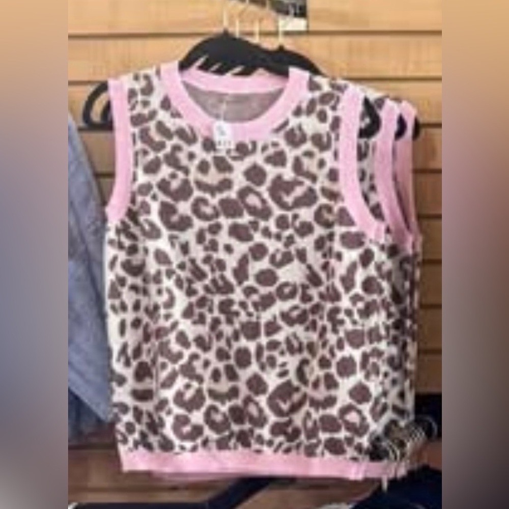 Women’s Leopard print sweater vest